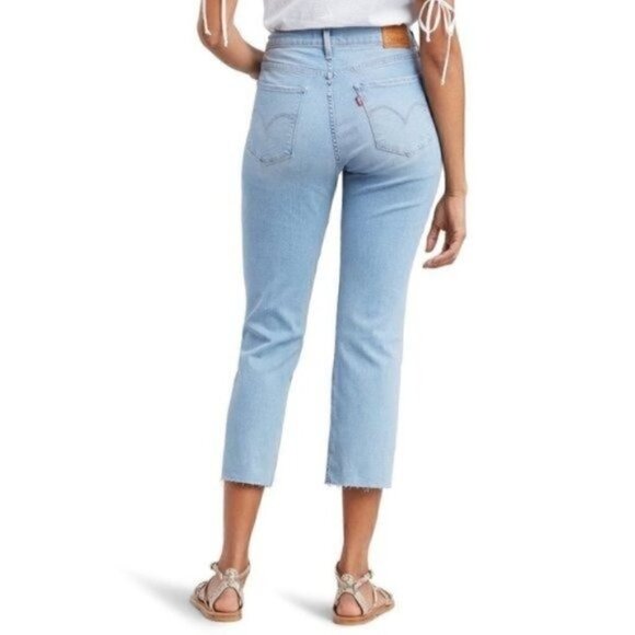 NWT Levis Curvy Straight Leg Light Blue Wash Cropped Jeans Size 27 - Picture 8 of 9